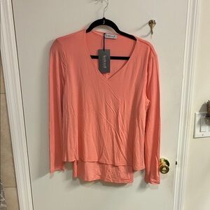 NWT Kettlewell  Coral V-Neck Long Sleeve Top Sz M